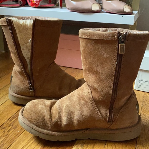 UGG Classic Short II - Picture 6 of 6